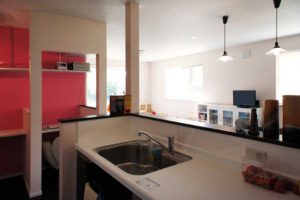 吊戸棚なしの対面キッチンで見晴らしよく