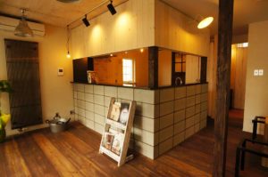 ちょっと武骨な見た目のお洒落なキッチン