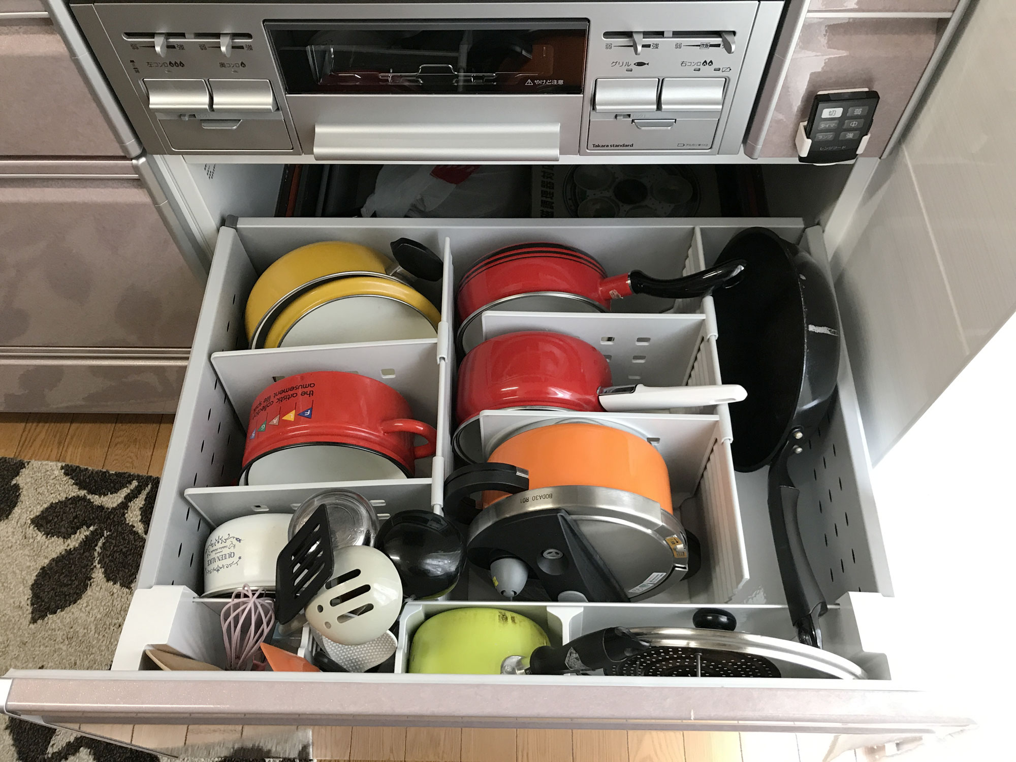 収納沢山のキッチンへ