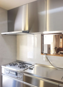 アイアンとステンレスの家具に合わせたキッチン選び