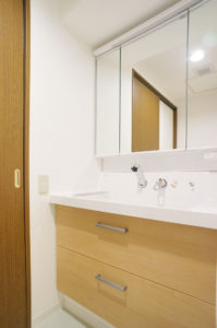 引き出しタイプでたくさん収納できる洗面台