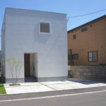 コンクリート平板と人工芝の組合せ