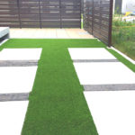 ドットペイブと枕木と人工芝